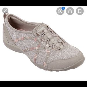 Skechers Women's Breathe-Easy-Garden Joy Sneaker
